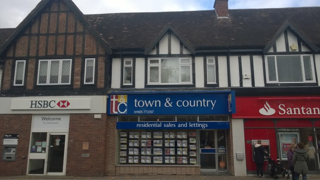 PRIME DROITWICH RETAIL SITE AND ACCOMMODATION ON THE MARKET THROUGH HARRIS LAMB | Harris Lamb